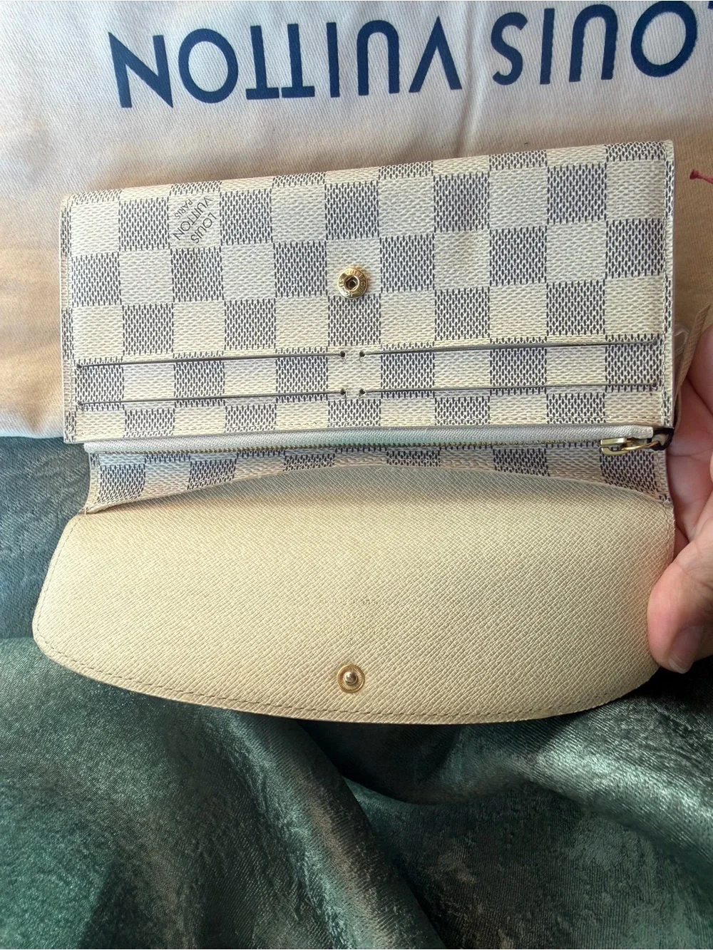 Louis Vuitton Azur Wallet (price is firm)